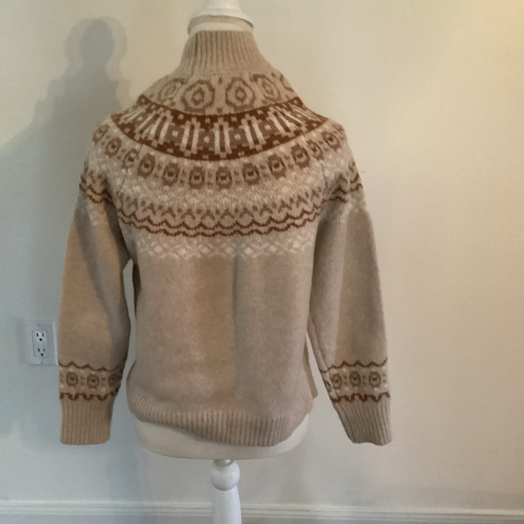 Cupcakes and Cashmere Sweater Women’s Size Small - Picture 3 of 5